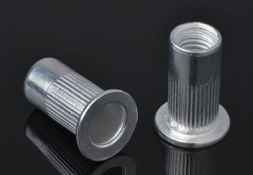 Aluminium fladt hoved ryddet krop Rivet møtrik åben type
